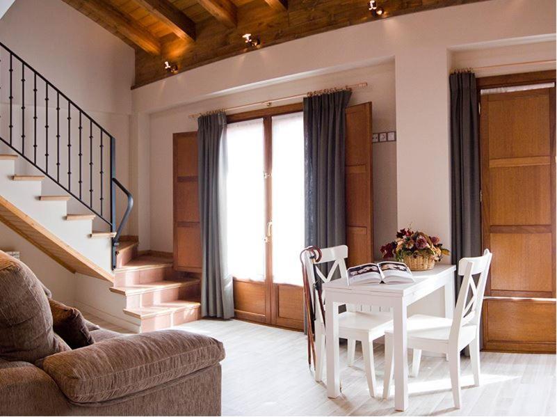 Fuente De La Estacion Aparthotel Ескарай Екстериор снимка