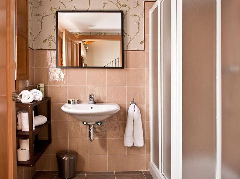 Fuente De La Estacion Aparthotel Ескарай Екстериор снимка